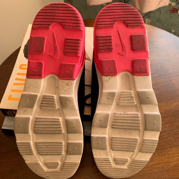 Women’s Nike Air Max Motion 2 Sneakers - Picture 5 of 6